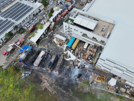 سيطرة طواقم الإطفاء والإنقاذ على عدة حرائق في مناطق مختلفة